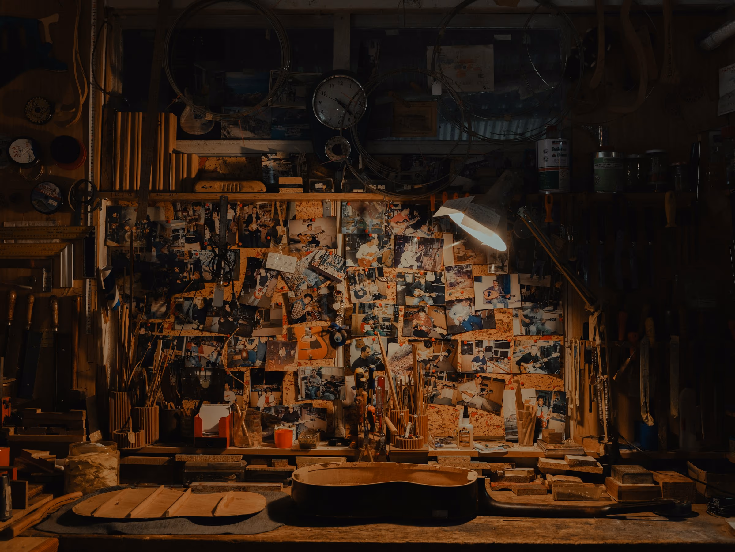Intérieur chaleureux baigné d'une lumière douce